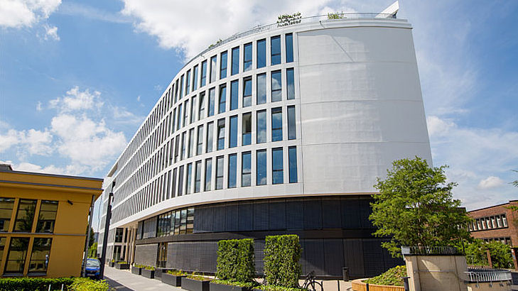 Außenansicht von The Ship, einm der digitalsten Bürogeäbude