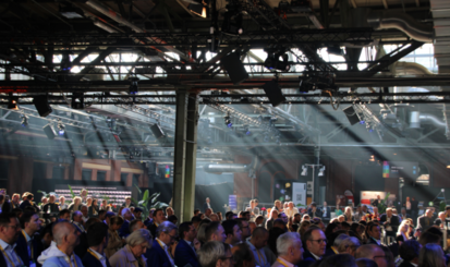 Personen bei der Roadshow