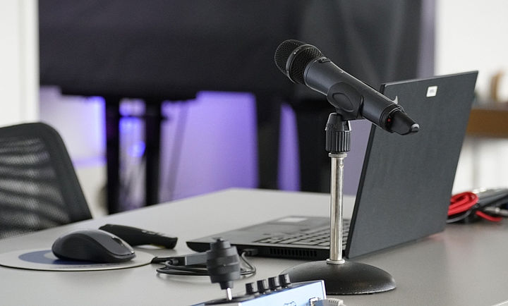 26 03 Podcast Mikrofon 730x440