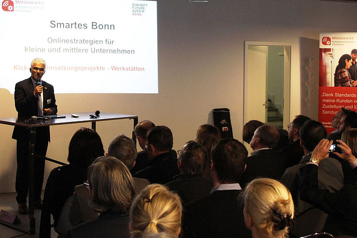 Bonner Oberbrügermeister begrüßt Besucher zum Kick-off "Smartes Bonn"