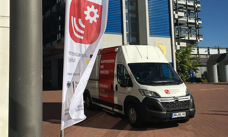 Mobile Offene Werkstatt Mobile Werkstatt + Sailflag