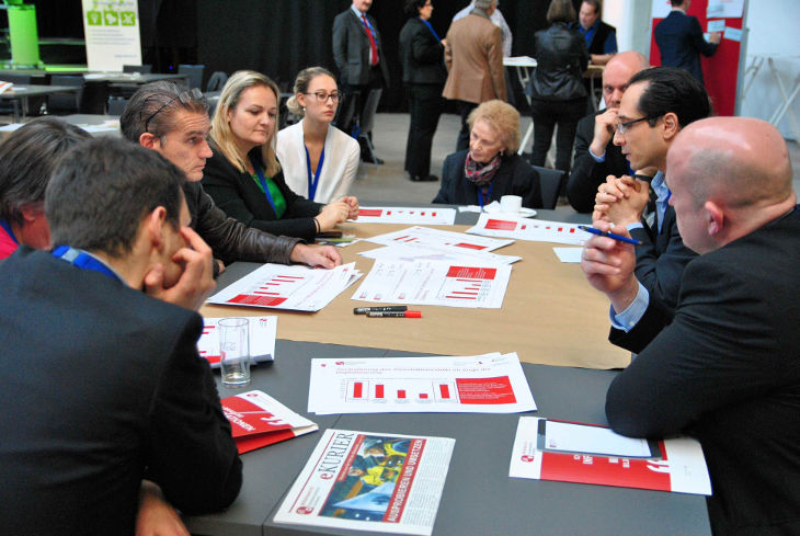 Intensiver Gedankenaustausch im World Café auf der Wissensoffensive 2018