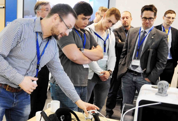 Lab-Tour in Hagen zu additiver Fertigung und Augmented Reality