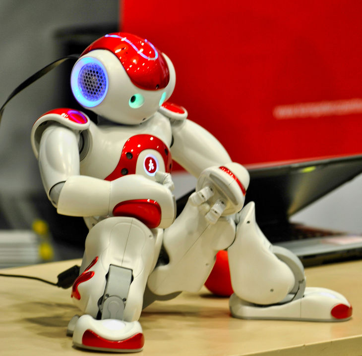Sitzender Roboter